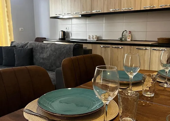 Sunflowers Golem (Tirana)